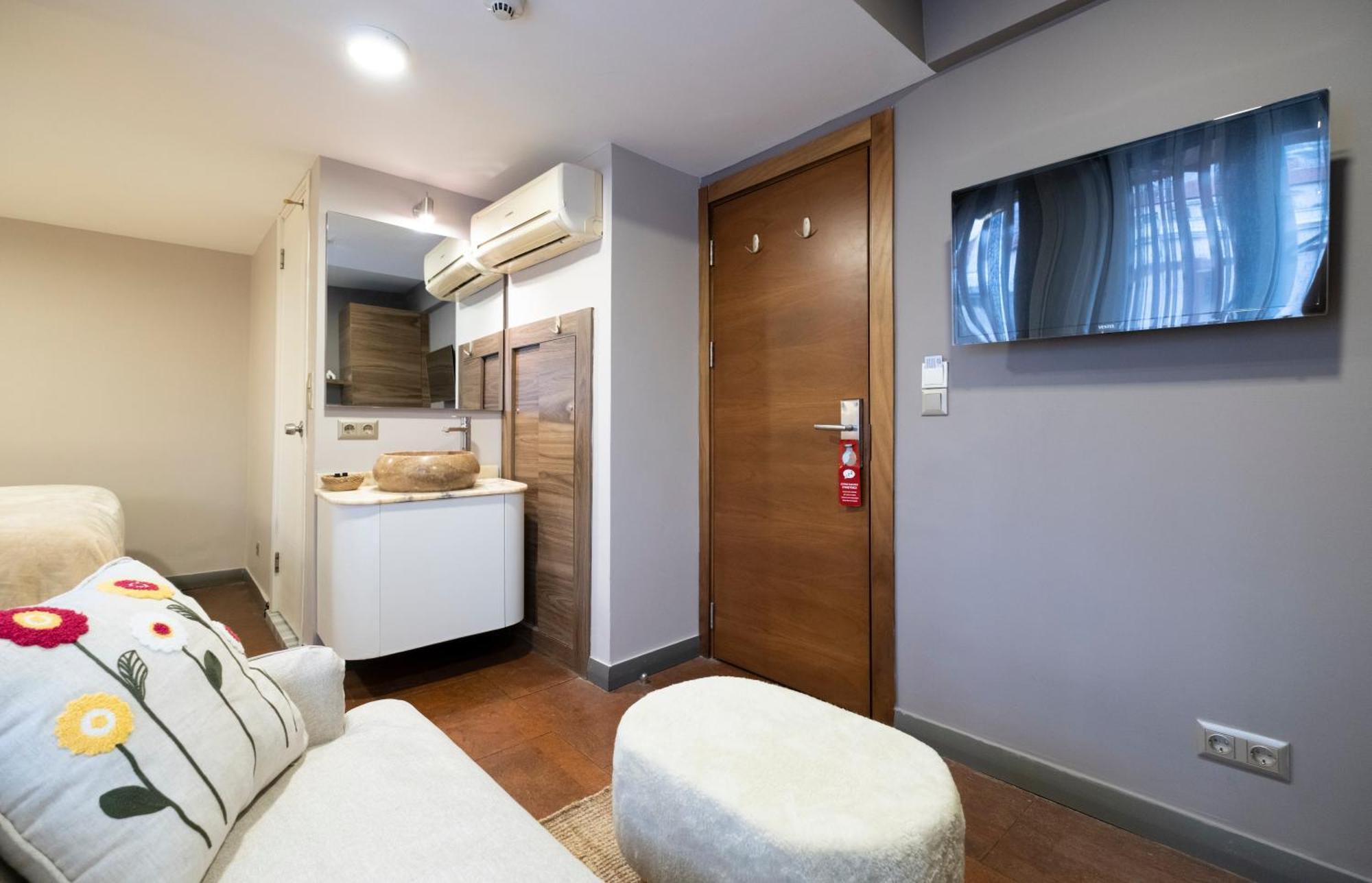 The Pera Hotel Istanbul Exterior photo