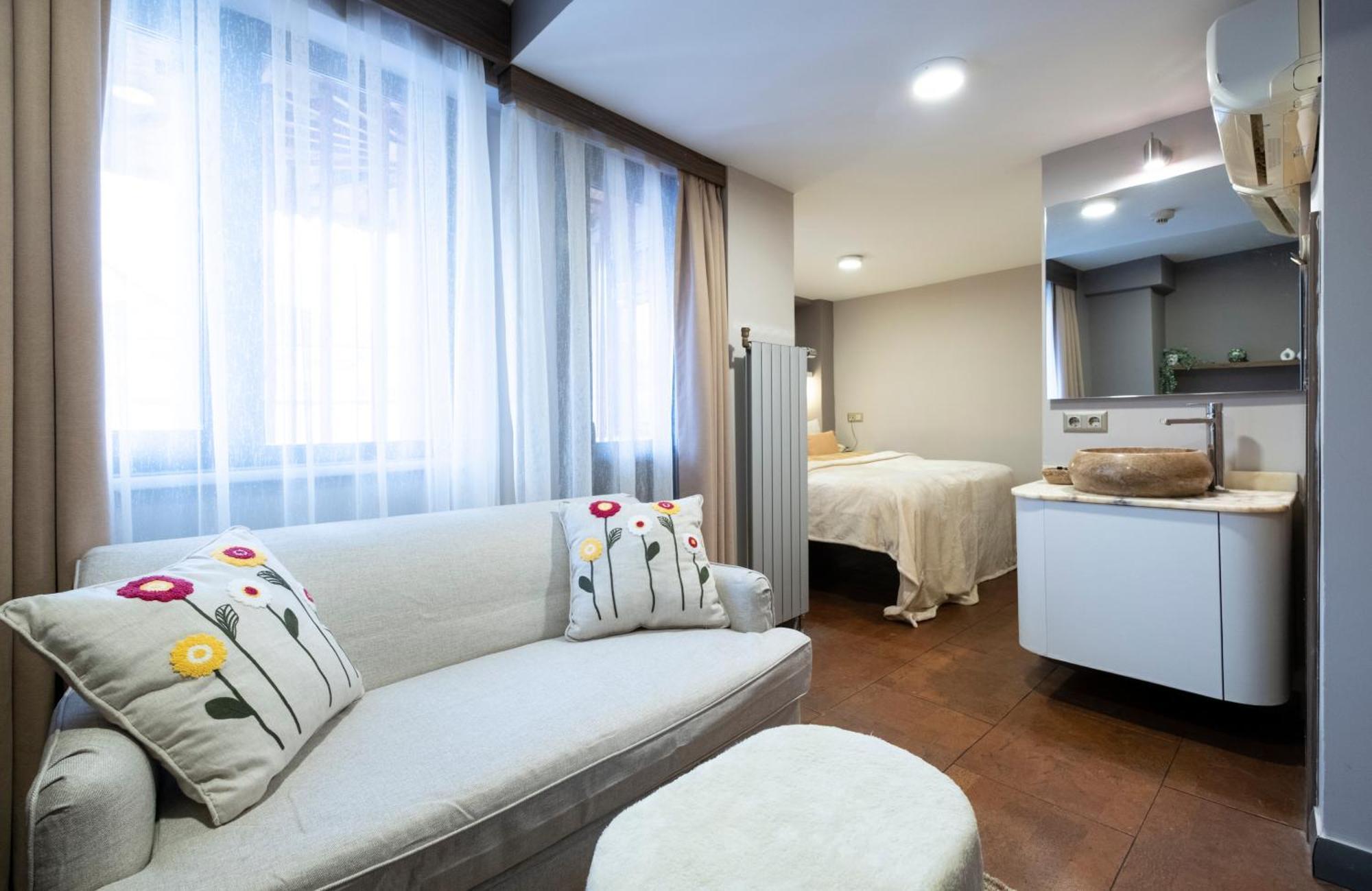 The Pera Hotel Istanbul Exterior photo