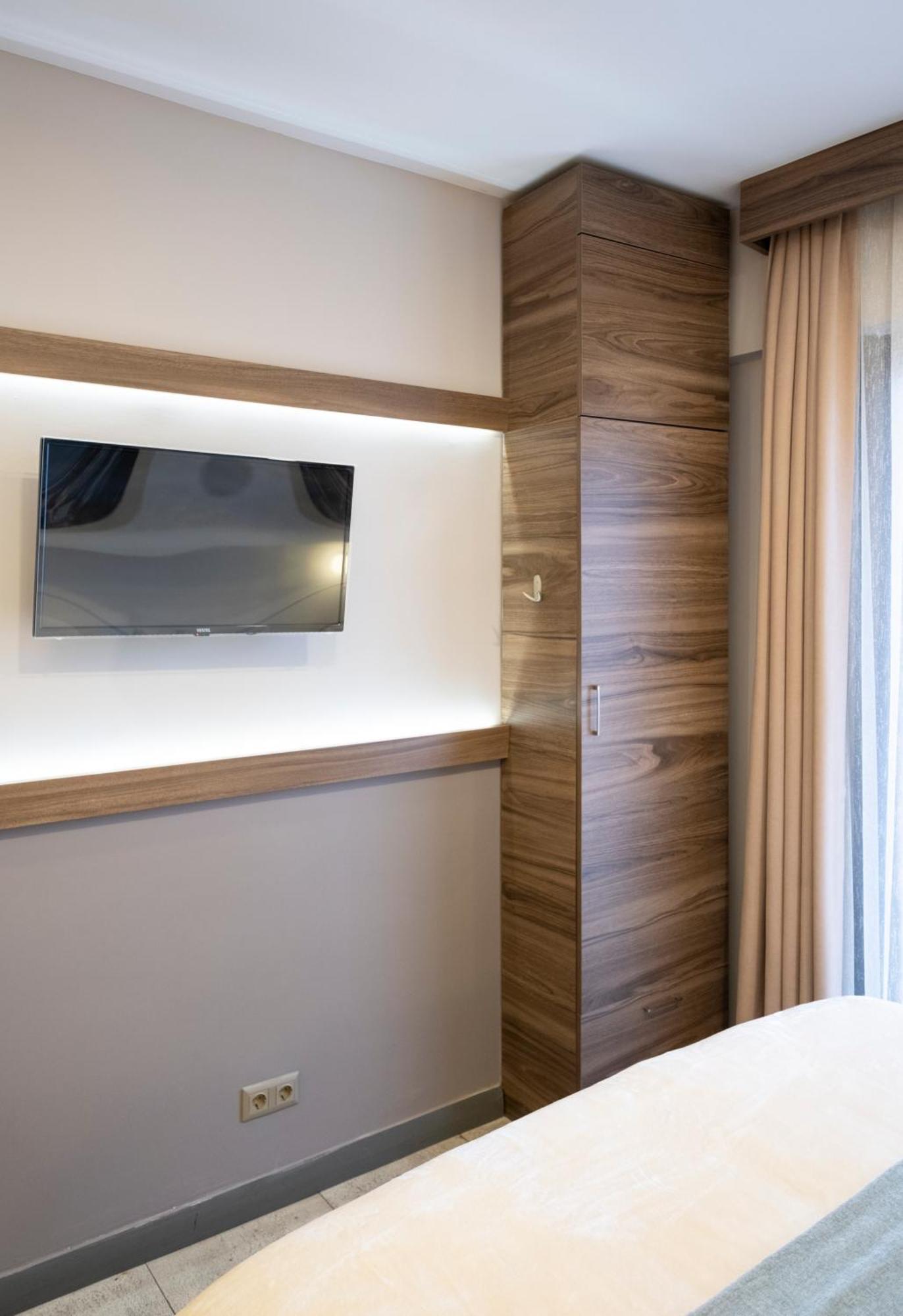 The Pera Hotel Istanbul Exterior photo