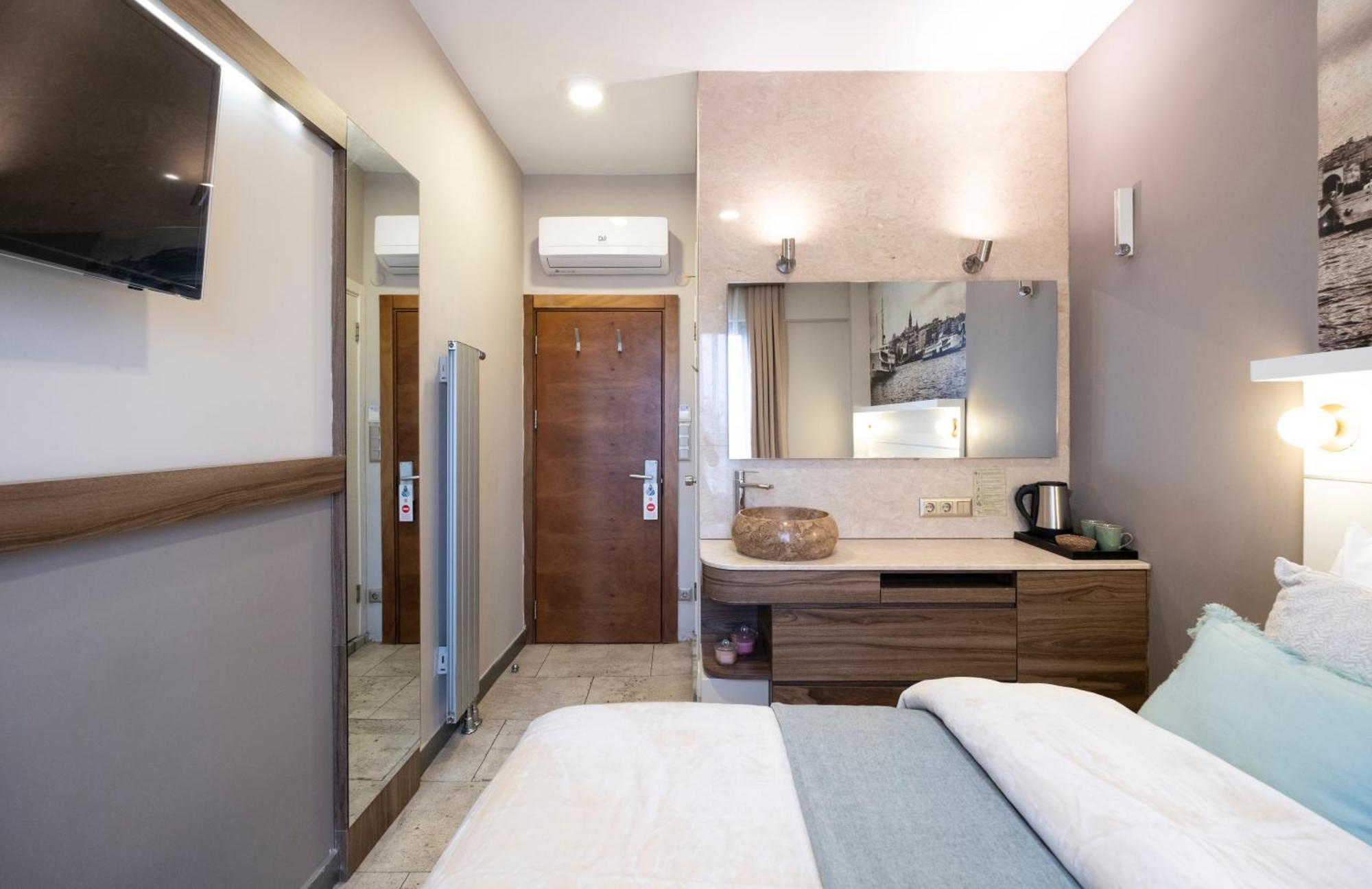 The Pera Hotel Istanbul Exterior photo